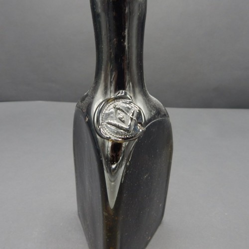c.1760 English bottle with Masonic seal ( very Rare) and 2 glasses